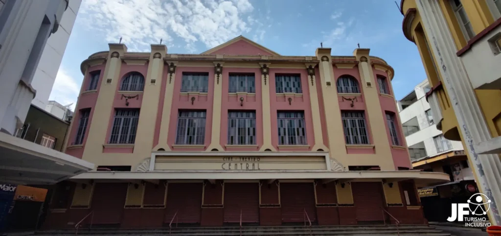 Fachada principal do Cine-Theatro Central.